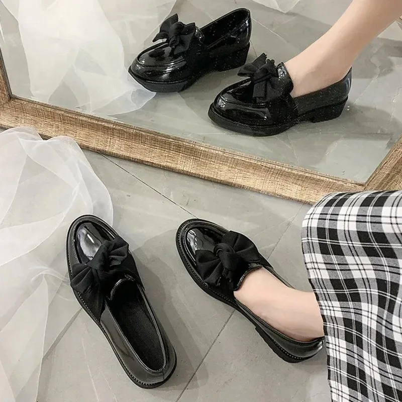 2024 mulheres mocassins bowtie deslizamento em sapatos femininos barco preto oxford calçado casual couro de patente outono lolita zapatos mujer 240202