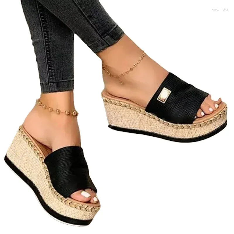 Pantoufles d'été femmes sandales compensées plate-forme tongs doux confortable 2024 chaussures décontractées en plein air plage dames