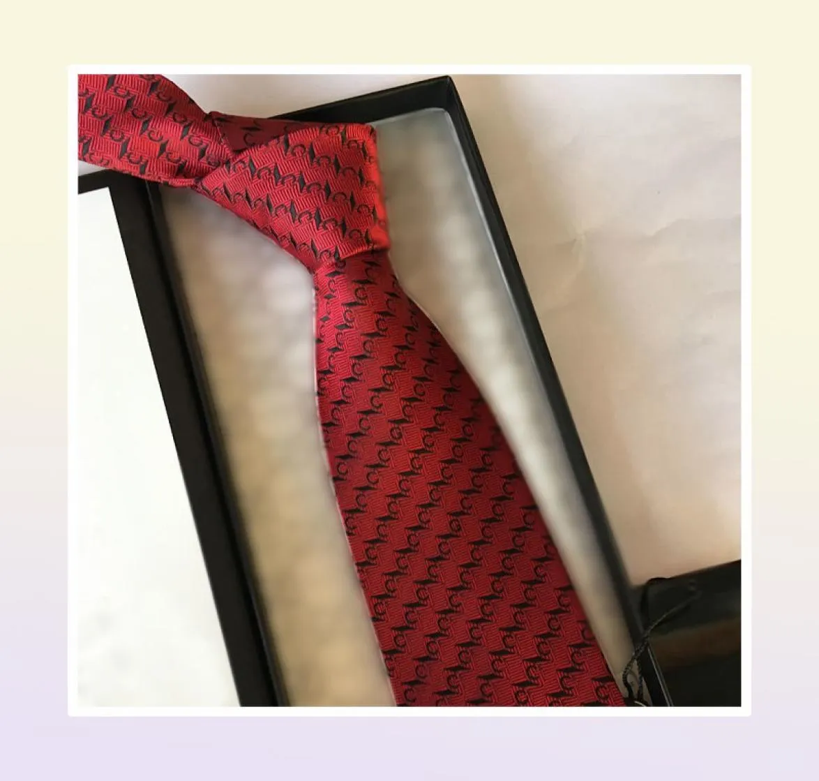 MENS DESIGNER TIES SOLTIE LETTER G RANDS PLAID Fashion Luxury Business Leisure Silk Tie Cravat med Box Sapeee5802315