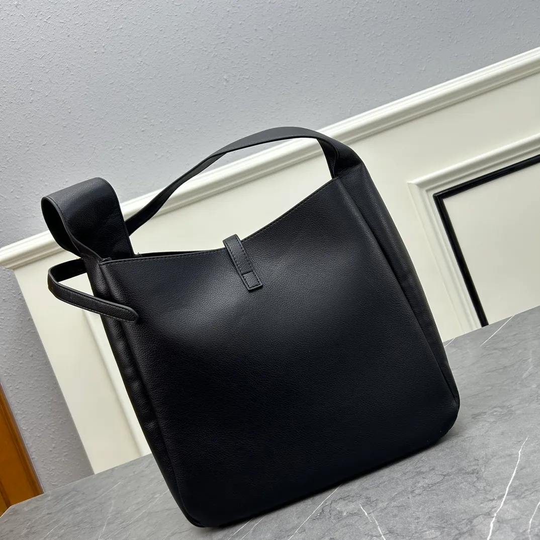 Designer Luxury Women Fasion Tote Bag Handväskor Purs i Black