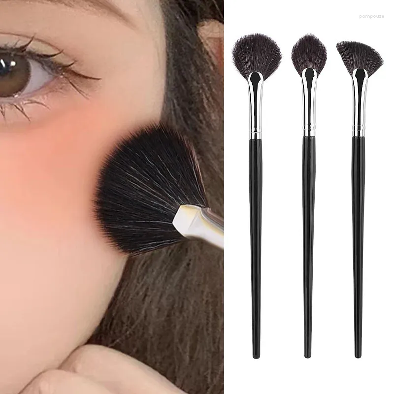 Pennelli per trucco Karsyngirl 3 pezzi a forma di ventaglio per ombretto Evidenzia pennello per fard in polvere sciolto Strumenti di contorno multifunzionali