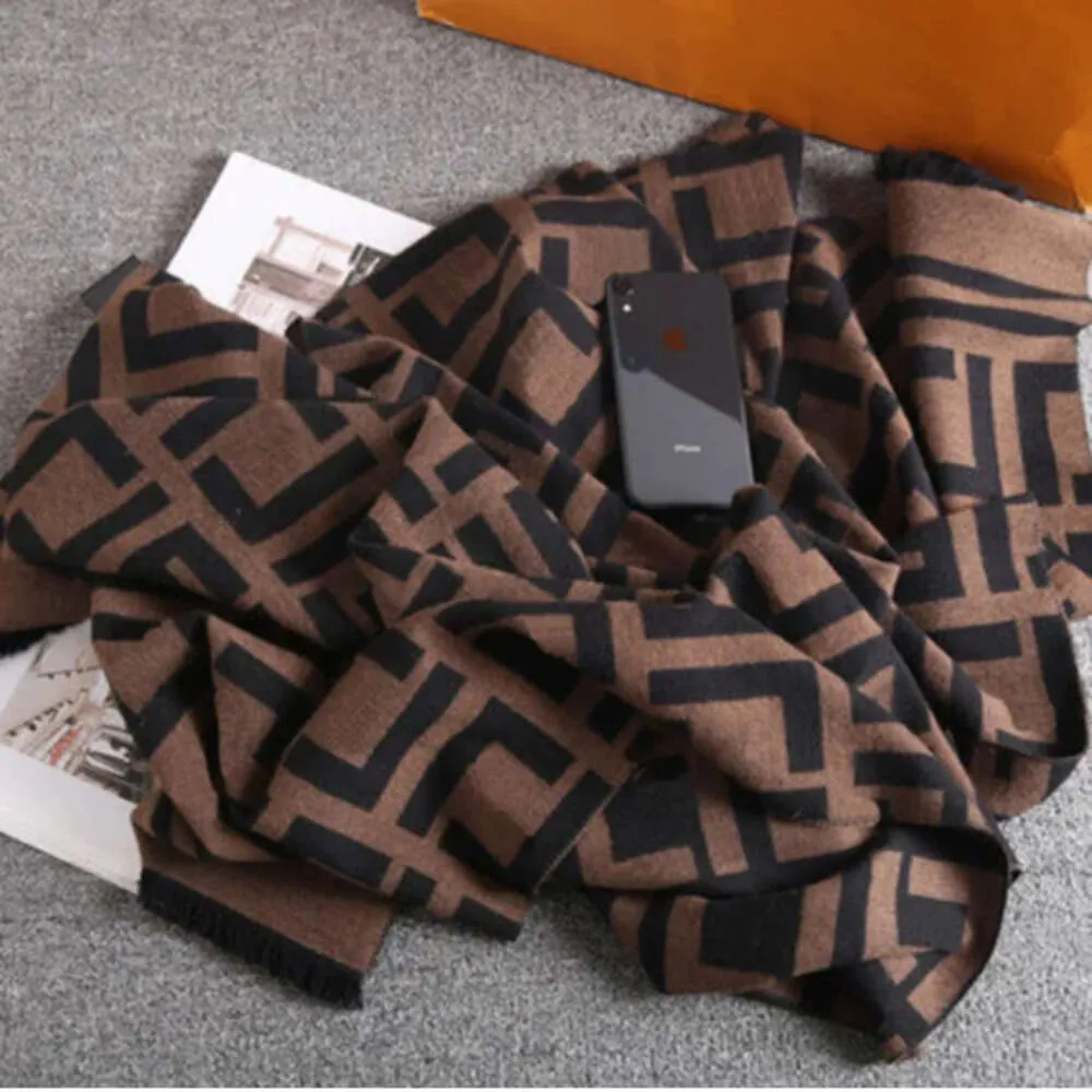 2024 Soft F Letter Winter Designer Scarfs Men Women Mens Cashmere Wool Silk Scarvs Designers Head Scarf Womens superms