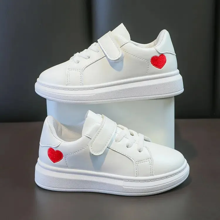 Sneakers Kinderen Liefde Stijl Effen Witte Casual Schoenen voor Meisjes Platte Sport Loopschoenen Kinderen Studenten School Board Schoenen 3-12Y 240119