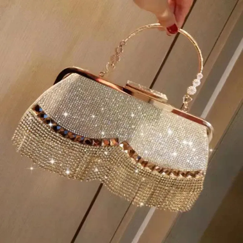 Borsa a mano per banchetto di festa di nozze Pochette di diamanti Abito da sposa di moda da sera di lusso da donna 240129