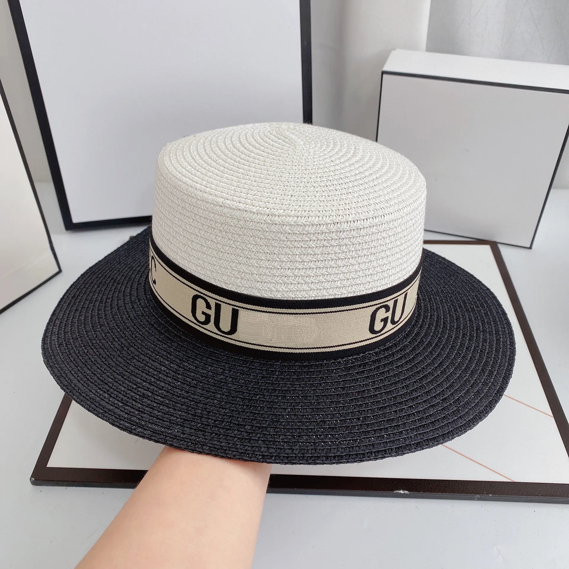 Designer kvinnors hink hattar solskade hatt mäns klassiska brev temperament semester mångsidig sol förhindra hatt design mode par strand rese hatt