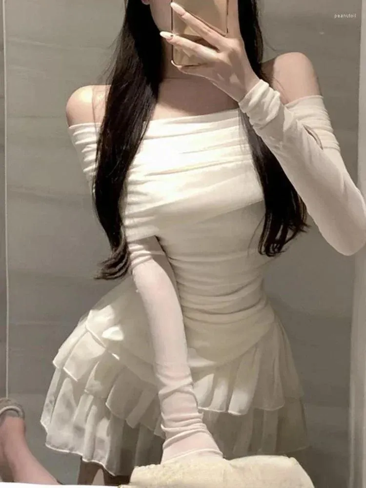 ワークドレス2024秋の甘い2ピースセットオフィスレディカジュアルアウトウェアエレガントなブラウス女性イブニングパーティースリムミニスカート韓国ファッション