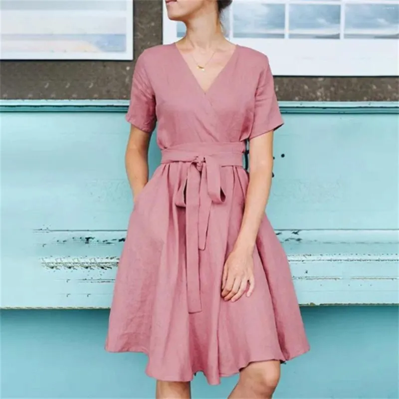 Casual Dresses V Neck Solid Spring Short Sleeve Dress With Pocket Belt Swing Midi för kvinnor 2024 Trendy