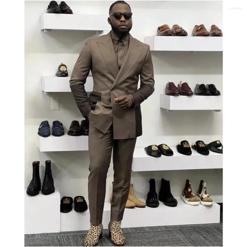 Trajes Para Hombre Traje Completo De Retales Solapa Con Pico Doble Botonadura Conjuntos De Pantalones Informal 2 Piezas Para Fiesta Graduacion Uso Diario De 166 9 DHgate