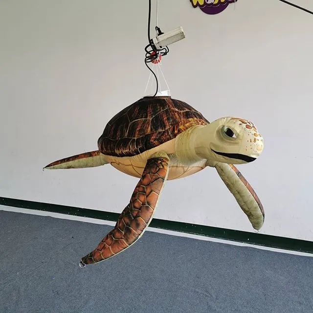 Großhandel 4 ml (13,2 Fuß) mit Gebläse Finding Nemo aufblasbare Crush-Meeresschildkröten für Nachtclub-Marine-Thema oder Nachtclub-Dekoration