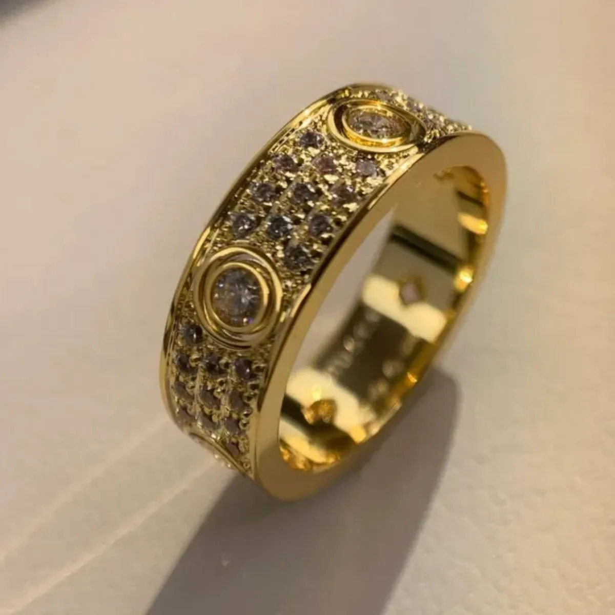 حلقة النجوم الفاخرة المصمم الأصلي شعار ENGRAVE 6MM كامل AAA+ Diamond Love Ring 18K Gold Silver Rose 750 Titanium Steel Women Men Lovers Gdedder Jewelry USA SIZE 6 7 8