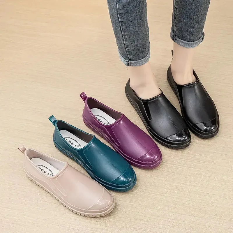 Flat Causal Womens Rain Shoes Solid Anti-Slip Waterproof Shallow Mouth Slip-on Embossed Design Spring and Autumn Rain Shoes 240202