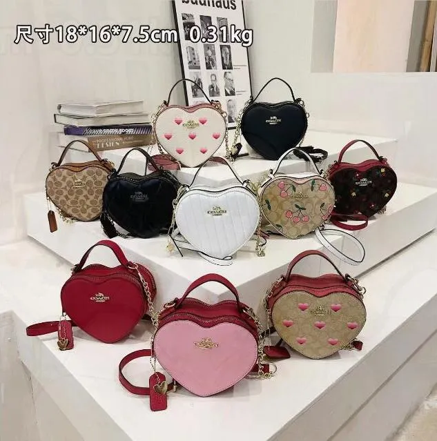 C Desinger Heart Bag Miniキュートショルダーバッグ女性Coabagハンドバッグヴィンテージ曇りのトートレザーファッションピンククロスボディ