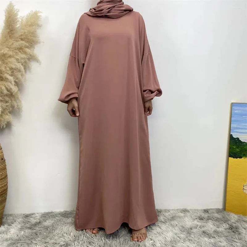 Abbigliamento etnico Ultimo abito modesto Dubai Abaya Lusso per le donne musulmane Colore solido Turchia Abiti lunghi Robe Femme Musulmane Ramadan Vendita