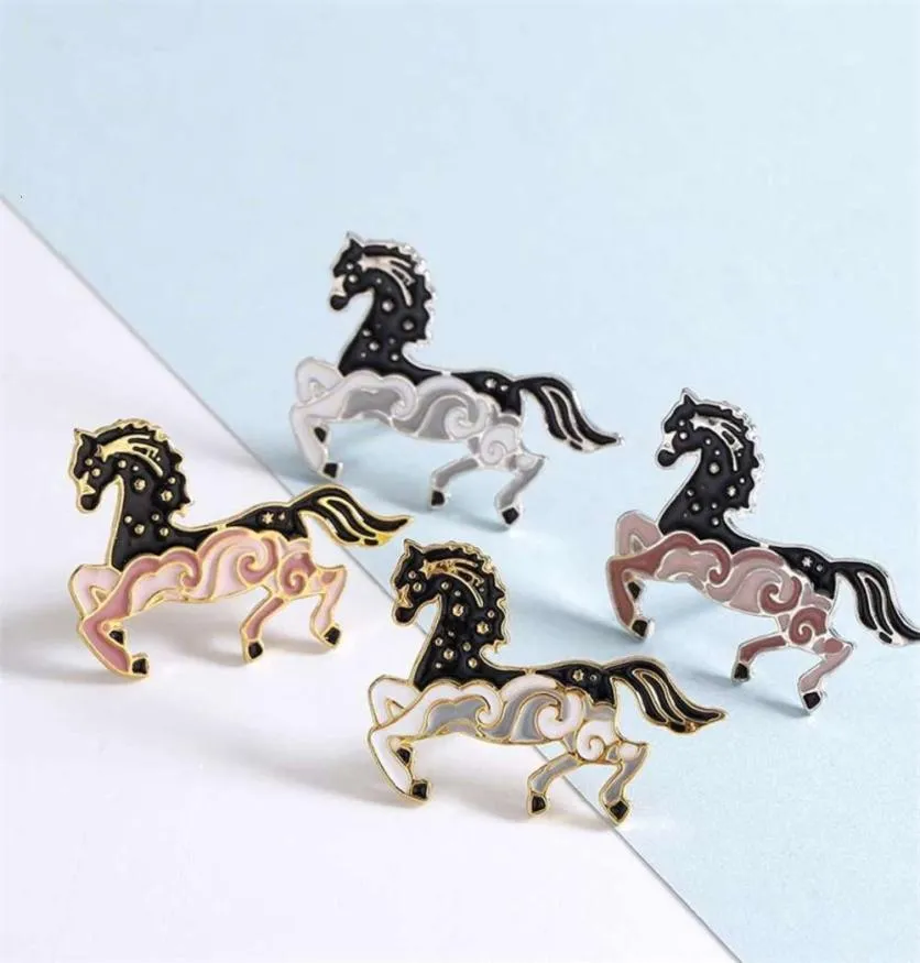 Animal Horse gutta percha colored Brooch Pin Jewelry Yiwu jewelry9879695