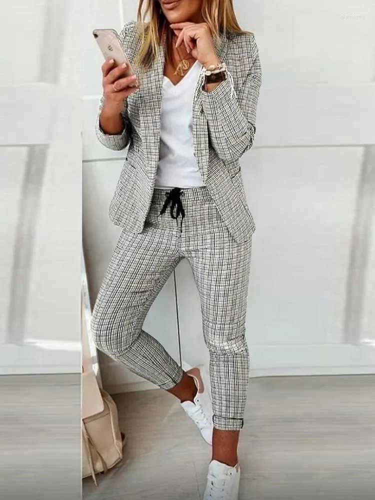 Kvinnors tvåstycksbyxor 2024 Plaid Casual Set British Style Suit Elegant Set Womens Outifits Women Suits Office Wear