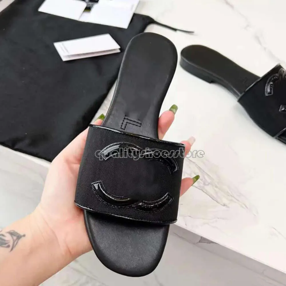 Luksusowe buty designerskie Letnie kapcie Ploam Runnerzy dla kobiet skórzane slajdy klapki sandały damskie buty sypialni klasyczne buty w stylu mody 799