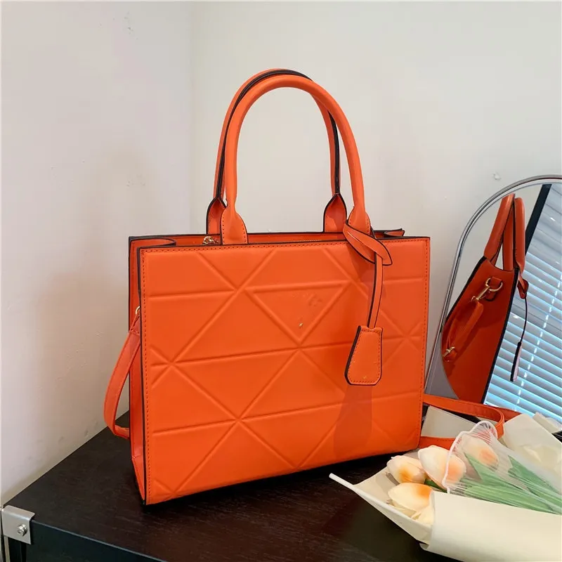Cal Luxury Brand Tote Bag Log Premium Craft Bellissima borsa Borsa diagonale Designer Borsa a tracolla in pelle premium Borsa da donna P6 Mm54