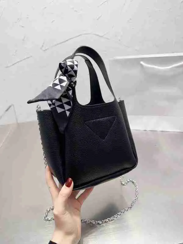 Tote Çanta Kadınlar Lüks Tasarımcı Moda Paris Su Kovası Çantası Crossbody Torba Zinciri Batı Dokusu Bir Omuz Moda Çok Yönlü Sebze Sepet Çantası