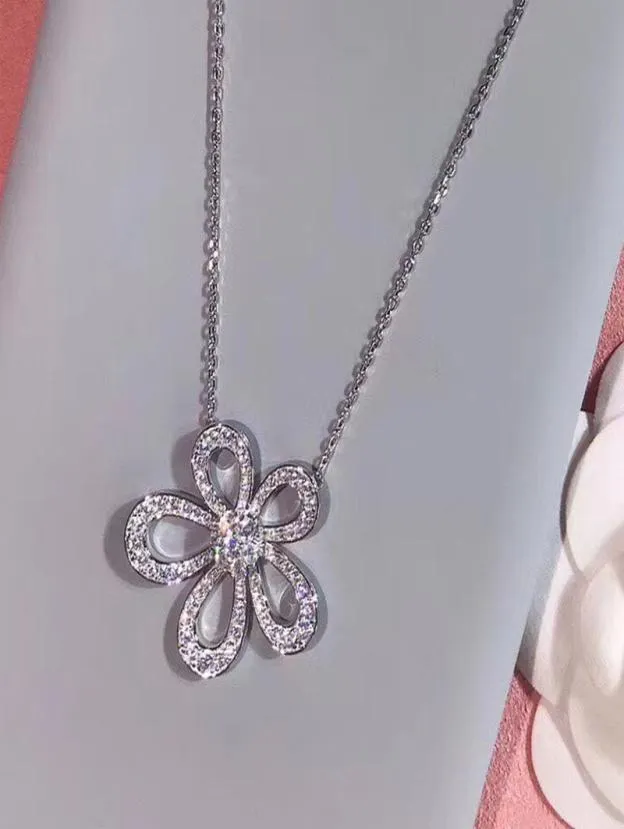 2020 Luxury Jewelry 925 Sterling Silver Clover Flower Rhinestone Pendant Necklace Four Leaf Necklace For Women Gift6008270