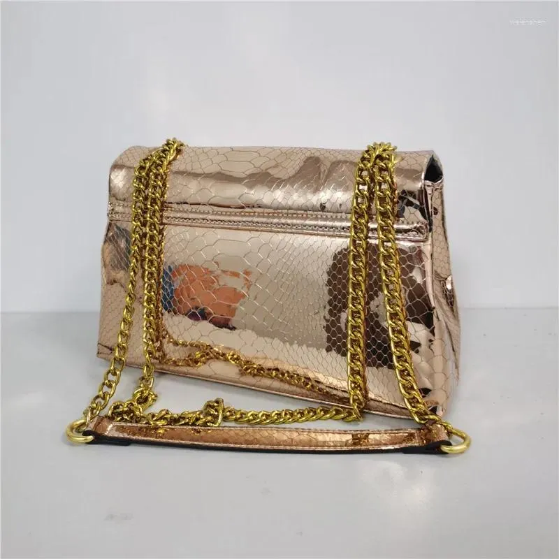 イブニングバッグアニメーションデリバティブブライトカラー女性財布クロスボディショルダーバッグ到着夏の光沢のあるヘビパターンミラーハンドバッグ