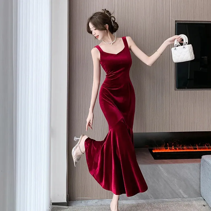 Sexy French Velvet Backless Sleeveless Midi Dresses for Women Autumn Winter Elegant Wedding Party Mermaid Female Clothing 240124