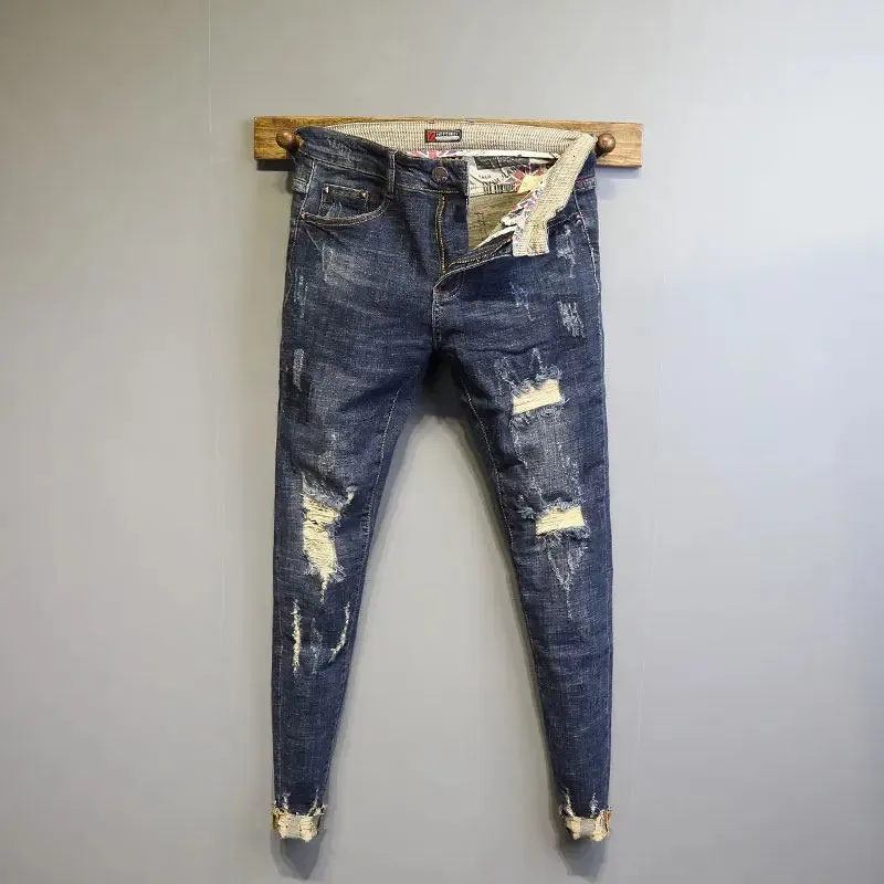 Mode Mode Teenager Rawedged Hosen Slimfit Füße Hosen Herren Frühling Cat Whisker Street Ripped Holes Knöchel Jeans 240124