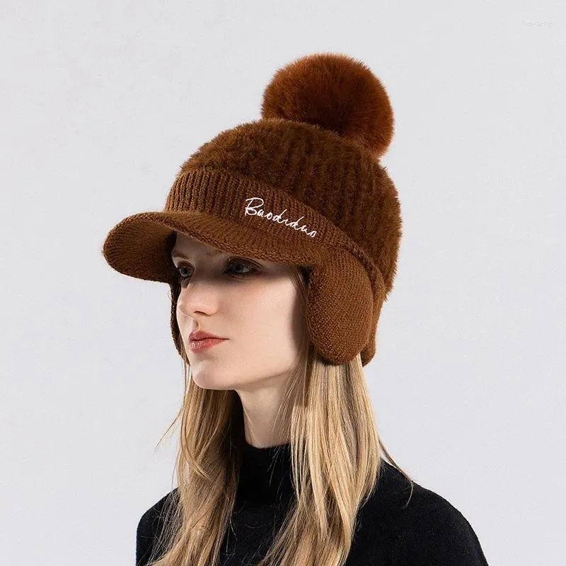 Bérets Casquette d'hiver pour femmes avec cache-oreilles en tricot mignon pompon Baseball décontracté mode Bomber chapeaux