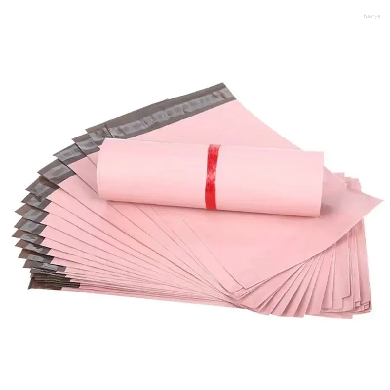 Sacs de rangement 50pcs Sac de courrier écologique Sac de courrier de couleur rose Vêtements en plastique Poly Sacs de courrier imperméables Épaissir les enveloppes