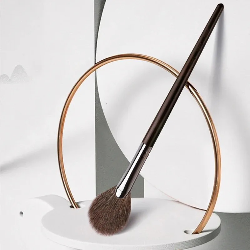 MyDestiny Makeup Brush Ebony Professional Högkvalitativ naturlig grå ekorrhår Höjdpunkt Fan Shape Cosmetic 240131