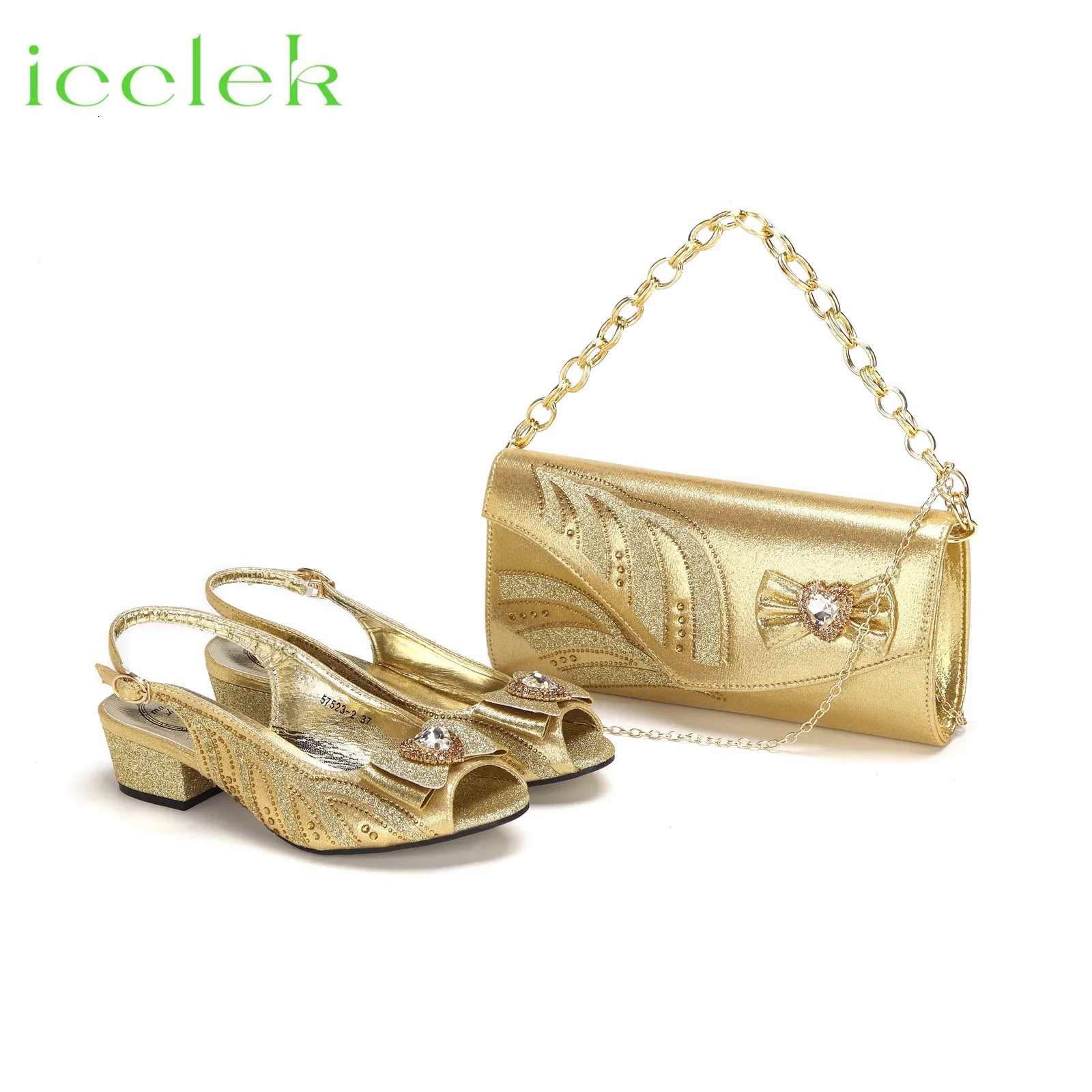 Sandalias doradas para mujer, zapatos de tacón cómodos de lujo, tacones bajos, diseño de diamantes de imitación, zapatos y bolsos para fiesta de boda, conjunto 240130