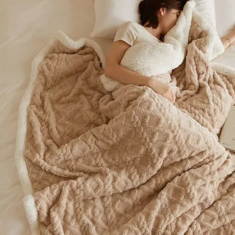 두꺼운 담요 양모 따뜻한 수면 더블 사이드 마이크로 화이버 플란넬 양털 담요 침대를위한 아늑한 편안한 슈퍼 소프트 퀼트 240122