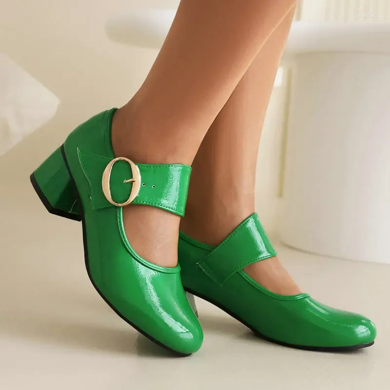 Scarpe eleganti Morbida pelle verniciata PU Punta tonda verde brillante Ragazze dolci Primavera Cintura con fibbia larga Tacchi grossi quadrati Mary Janes Décolleté