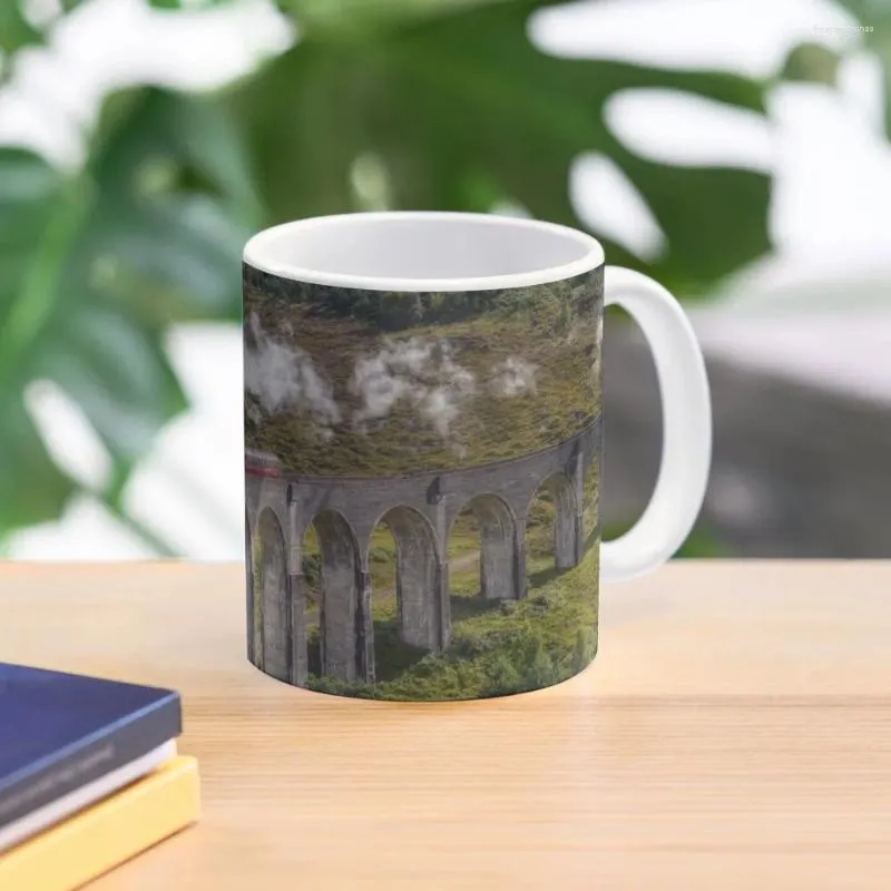 Kupalar Jacobite Steam Tren Glenfinnan Viyadüğü İskoçya. Kahve kupa sevimli cam fincan çayı