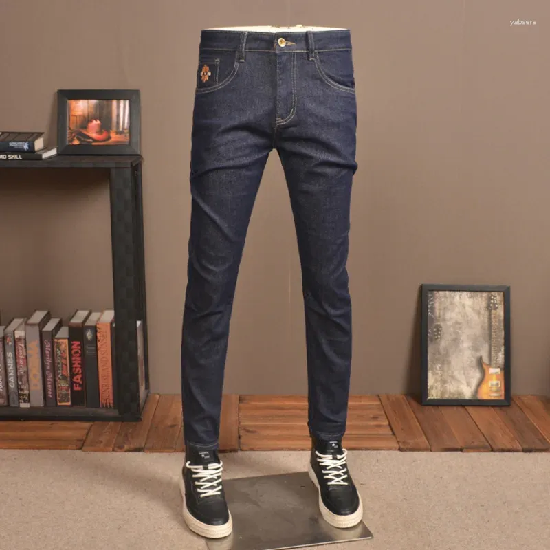 Jeans pour hommes Couleur primaire Banque de mode Stretch Slim Fit Pieds Haut de gamme Tendance Bleu Lavé Pantalon décontracté