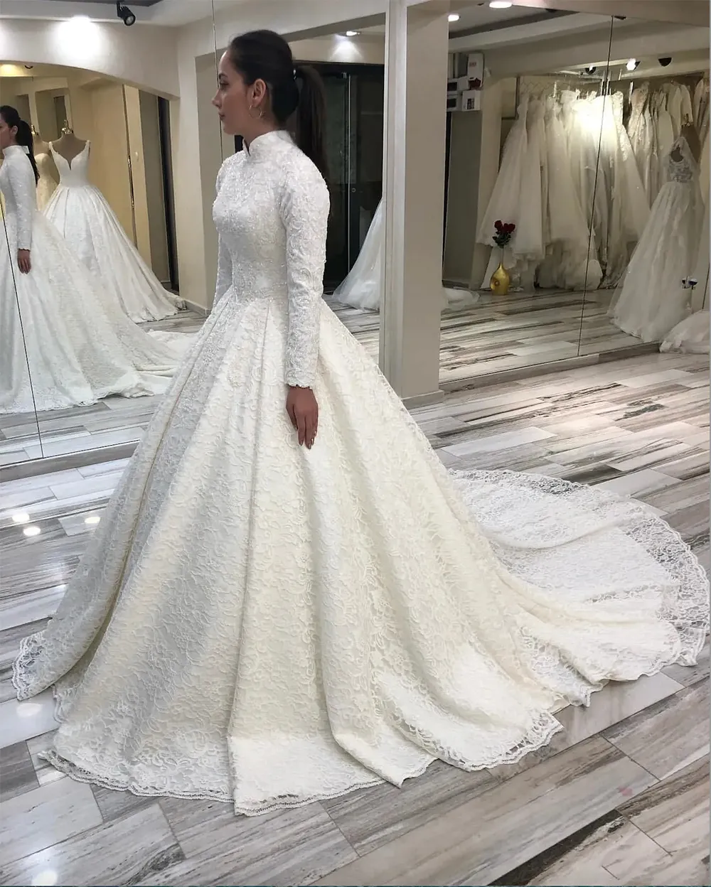 Arabic Muslim Lace Beaded Lace Ball Gown Wedding Dresses High Neck Long Sleeves Bridal Dresses Vintage Sexy Wedding Gowns