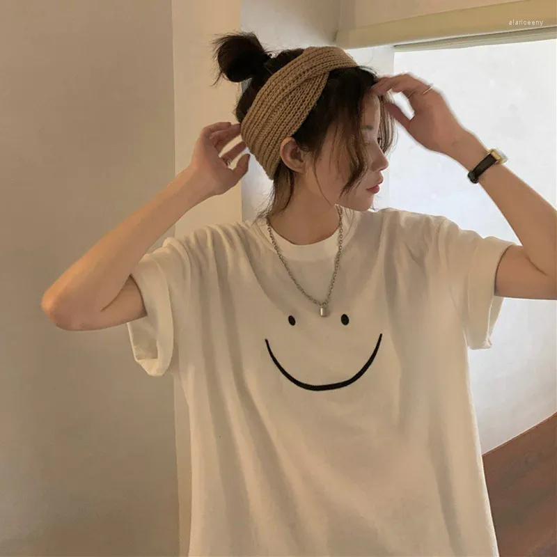 Camiseta feminina bonito rosto sorridente branco de manga curta camiseta verão 2024 estilo coreano roupas superiores soltas harajuku