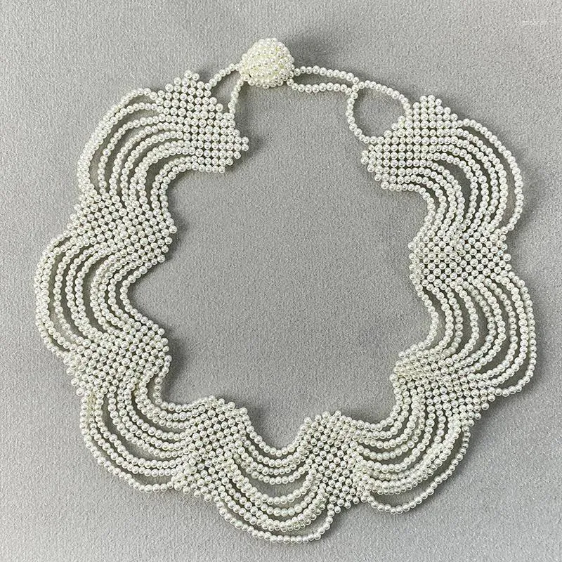 Ketten Nischendesign Mehrschichtige bunte weiße Perlenhalskette Weibliches Temperamentgefühl Schlüsselbeinkette