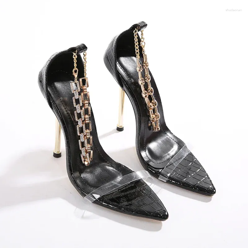Sandaler sommarkvinnor högklackade metall lyxiga diamantkedja pekade tå stilett mångsidiga skor