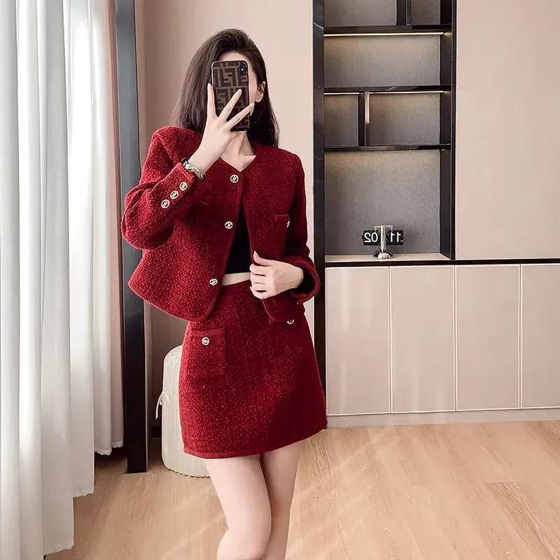 Autumn Winter Suit Women's Elegant Tweed Fashion Edge Metal Button Short Coat High midje kjol Tvådelar Set kvinnliga kläder 240124