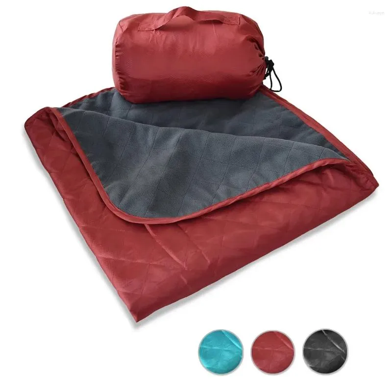 Filtar Direktförsäljning av bergsbestigning Cushion Camping Cold Picnic Outdoor Sports Grip SOFA Fuktsäkert filtgolv