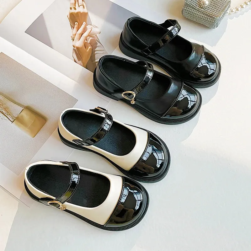 Barn läderskor Fashion Patent Leather Girl's Flat Shoes Black White Vintage School 23-37 Toddler Kids Princess Shoes 240125