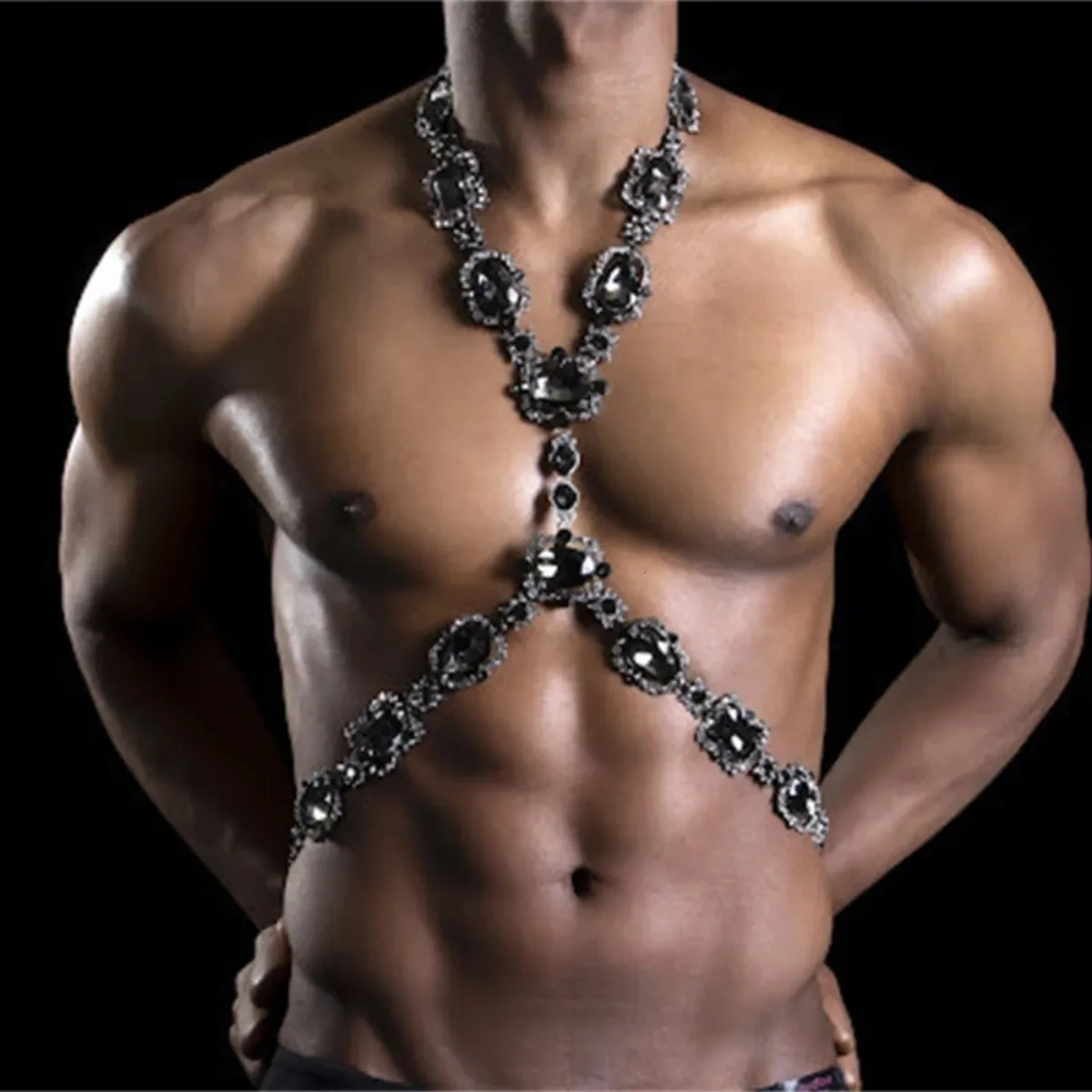 Luxury Square Rhinestone Men Chest Jewelry Party Body Accessories 2023 Multirow Crystal Top Sexig BRA Chain Harness Christmas 240127