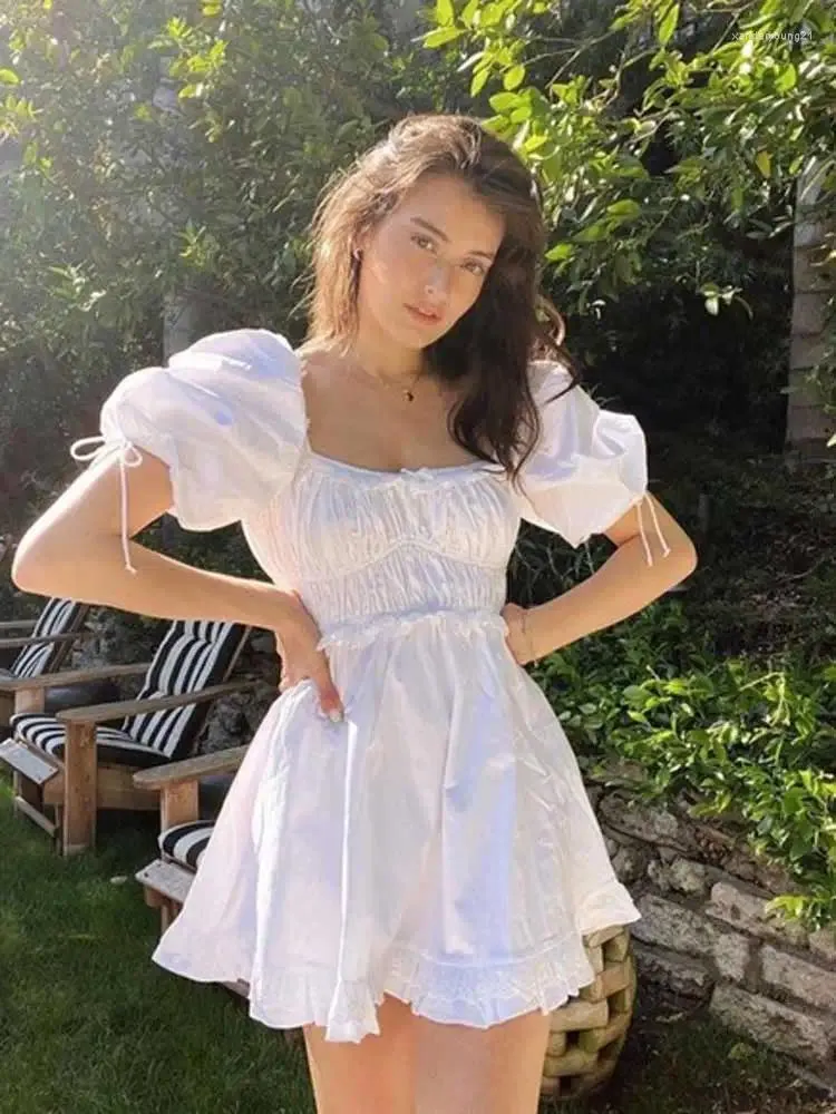 Festklänningar flordevida puffhylsa mini sexig vit klänning ruffle sommar fyrkantig hals elastisk byst super chic kvinnor