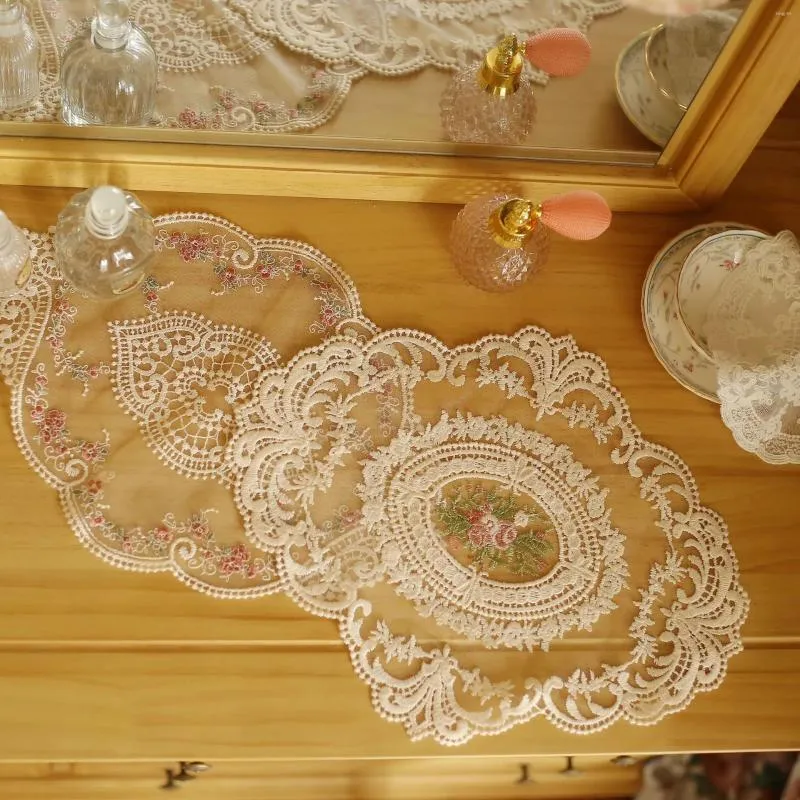 Tapis de Table en tissu dentelle, 1 pièce, napperon brodé de Style européen, tapis d'assiette en tissu, décoration nordique pour la maison, napperons pour sous-verres