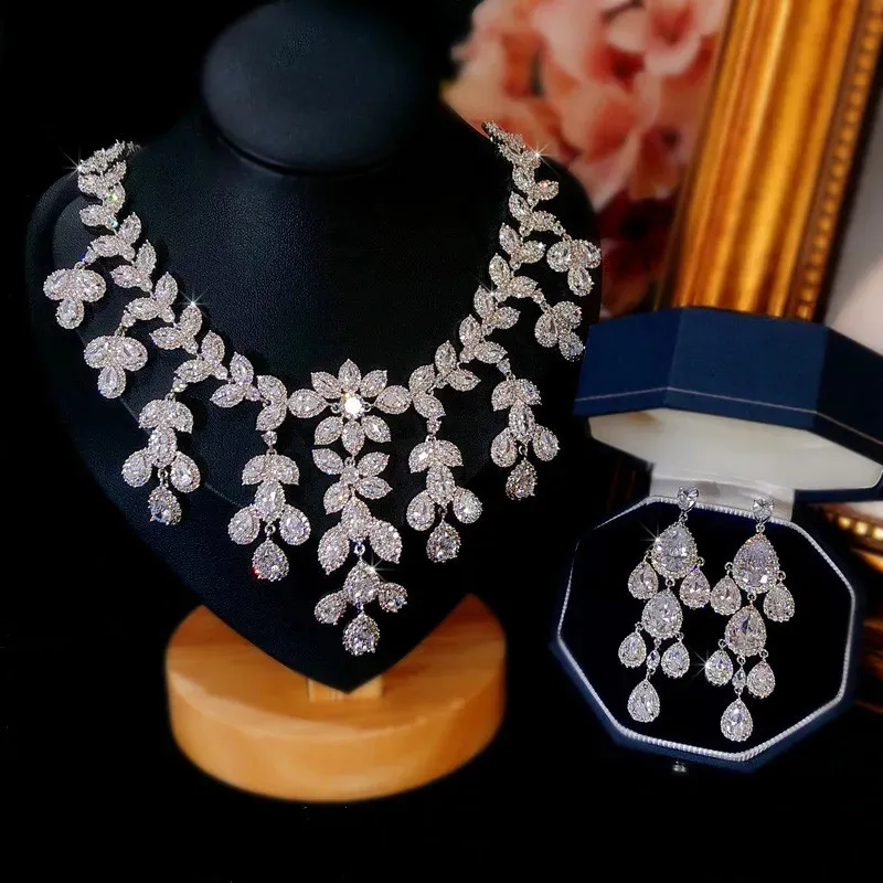 Luksusowe zestawy biżuterii dla kobiet 925 sześcienne cyrkonia liść ślubne kolczyki Naszyjniki wisiorki Zestaw Elegancki ślub Bijoux 240130