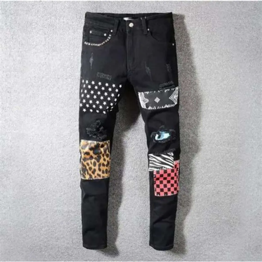 Lila jeans designer män lila jeans kvinnor man amirs smal fit denim brev tryck byxor lyxiga semester utomhus jeans mens streetwear stora storlek byxor jeans 956