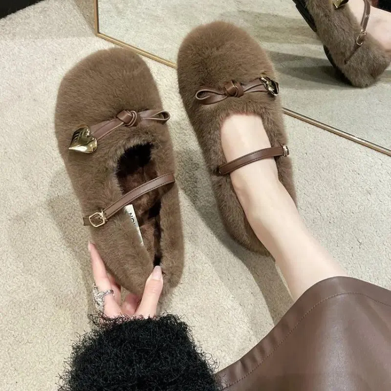 Chinelos moda mulas peludas mulheres sapatos de inverno fivela sandálias plataforma de pelúcia lãs cabeça redonda fashiohome casual
