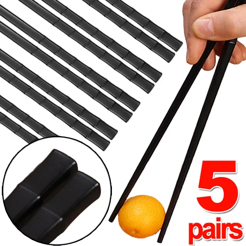 Chopsticks 1/5Prairs kinesisk legering Bambuformad återanvändbar pinnar Anti Slip Easy Cleaning Table Seary Home Kitchen Practical Tool