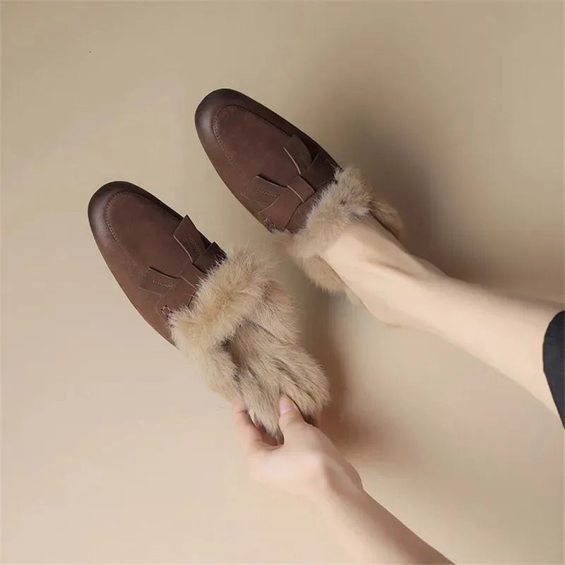 Hiver en cuir de mouton femmes chaussures lapin cheveux Mules chaussures pour femmes bout rond pantoufles à talons bas talon épais couverture orteil pantoufles 240118