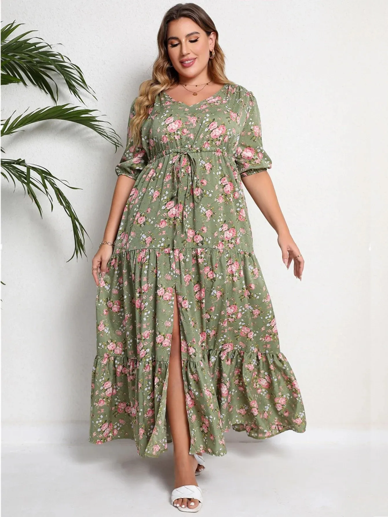 Plus Size Blumendruck Halbarm Maxikleid mit V-Ausschnitt und geteiltem Saum für Damen 240129